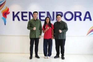 Red, White, and Snow Meeting Minister Erick Thohir - Asian Snowboard Girl from Indonesia